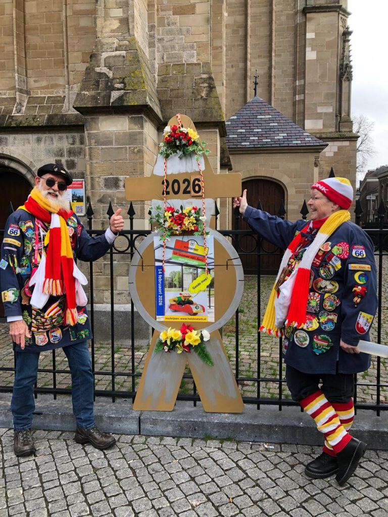 Medaille op hek St. Jan 2026